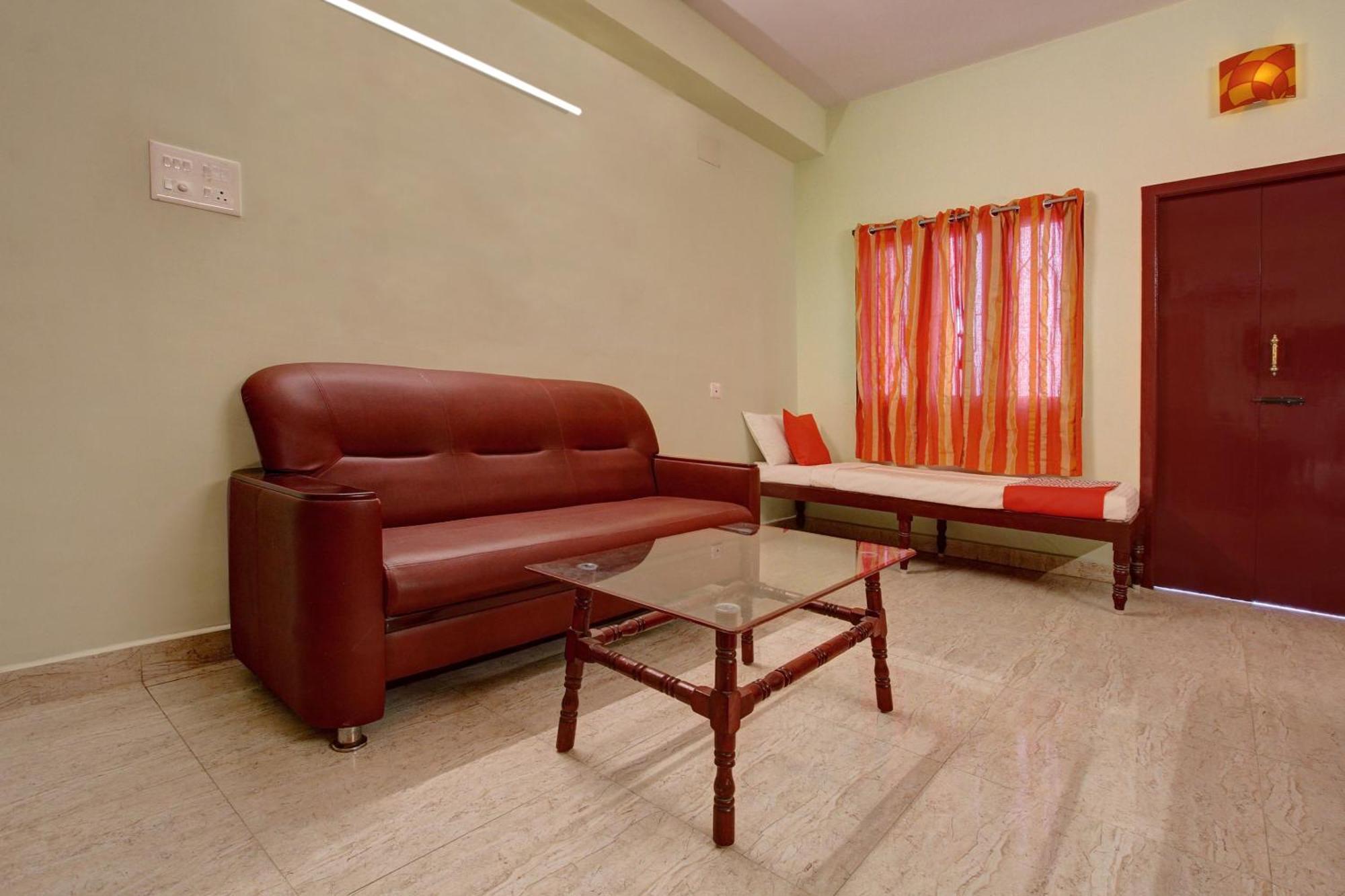 Hotel O Radhakrishna Maduráj Kültér fotó