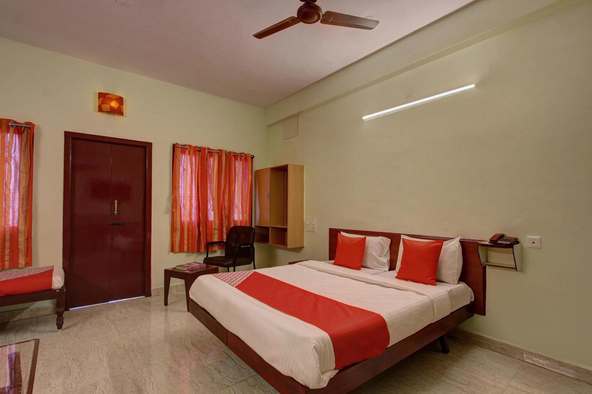 Hotel O Radhakrishna Maduráj Kültér fotó